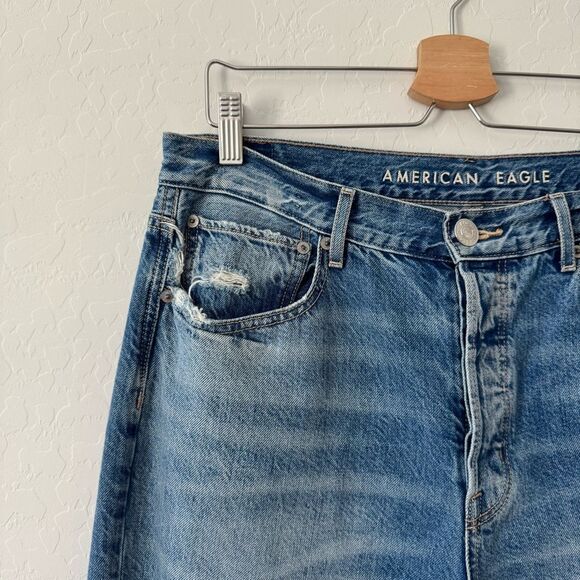 American Eagle 90’s Boyfriend high waisted Distressed Straight Leg Jeans Size 10 - Picture 4 of 13